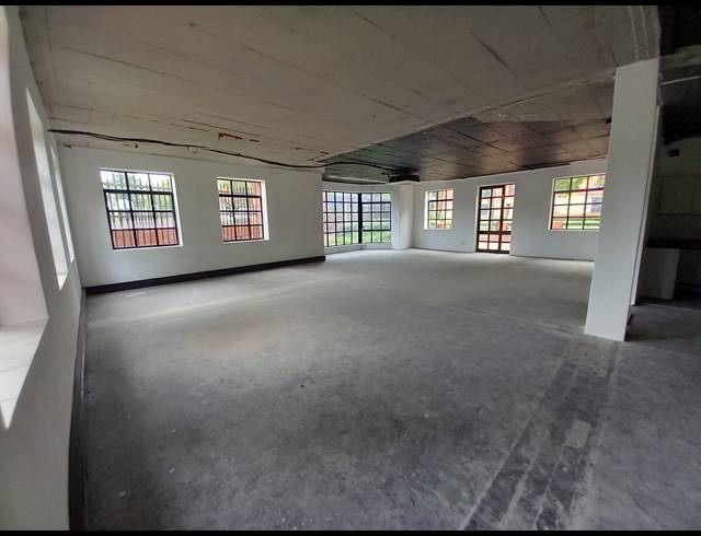 246M² OFFICE TO LET IN LYME PARK
